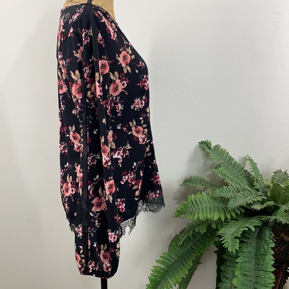White House Black Market Floral & Lace Eyelash Blouse - Picture 9 of 14